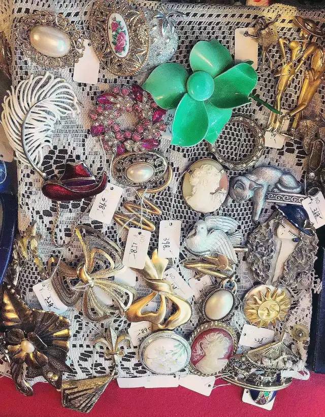 一个定期拉着3个空箱子去全世界淘别人眼中“破烂”的古着达人！