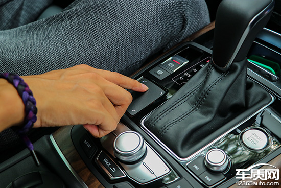 2017款奥迪a6l舒适版内饰,奥迪a6l55tfsi测评视频陈震