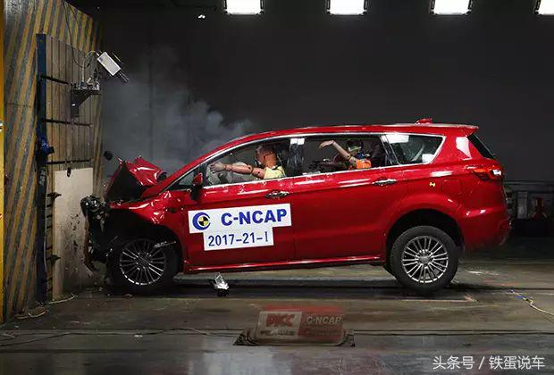 史上最破的车碰撞测试,2017碰撞测试视频最差的车