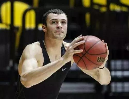 nba第一位扣篮大赛冠军,nba第一位扣篮冠军