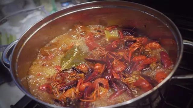 小龙虾的种类及吃法,如何吃小龙虾的方法和图解