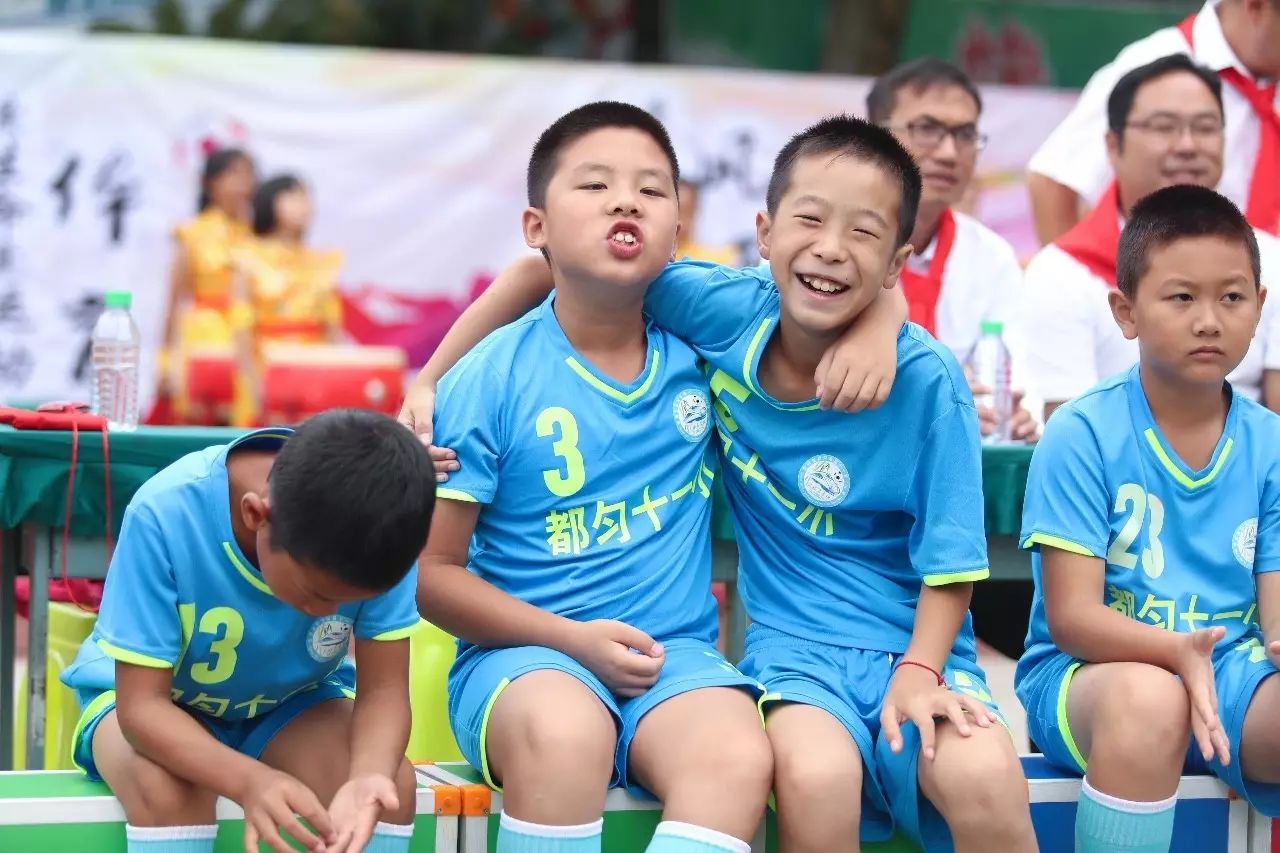 暖心·中国之队|播种希望!U19女足小花走进都匀十一小学