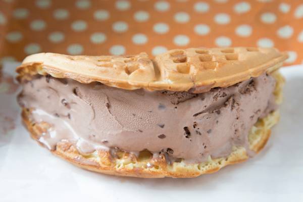 香港街头小食碗仔翅,香港街头小吃大排档