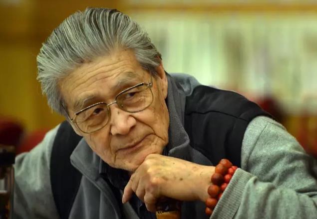 封神榜的姜子牙，90岁高龄仍活跃在舞台！不喜“小鲜肉”的说法！