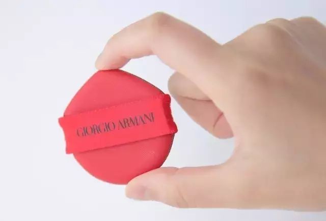 阿玛尼气垫红色养肤款,阿玛尼气垫2号色遮瑕持久不脱妆