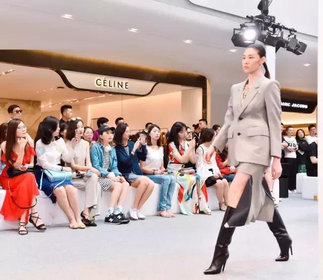 关晓彤有哪些鞋,关晓彤名牌鞋