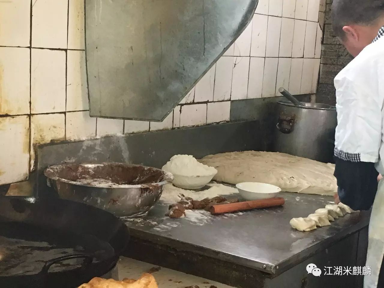 别熬夜了，明天早起2小时，去吃这家早餐限量1000份的油饼吧！