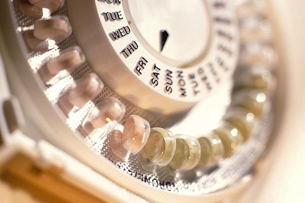 女人一个月来次大姨妈,女人一个月来两次大姨妈痛