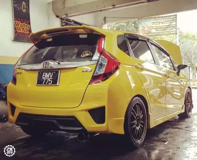 本田飞度红色改侧裙,2021款本田飞度改装大包围