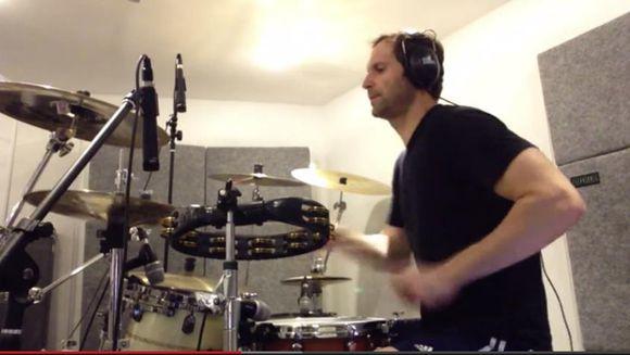 图说足坛球星业余特长，梅西弹钢琴惊艳全场！谁说他们只会踢球