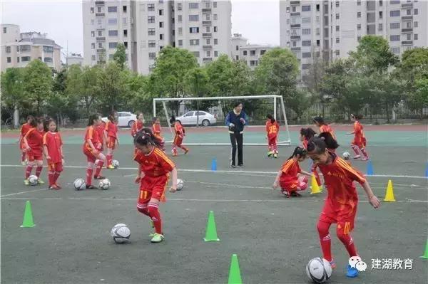 《风雨彩虹》铿锵玫瑰女足,风雨彩虹铿锵玫瑰足球队