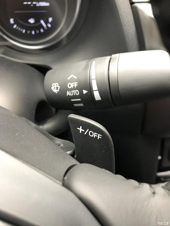 阿特兹换挡略有顿挫正常吗,阿特兹2.5蓝天运动版有拨片换挡