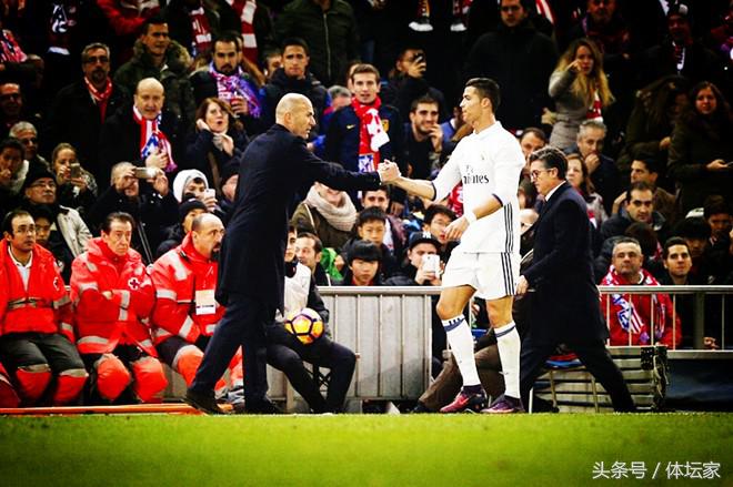 皇马后卫失球怎么解决的,皇马锋线亏空怎么办