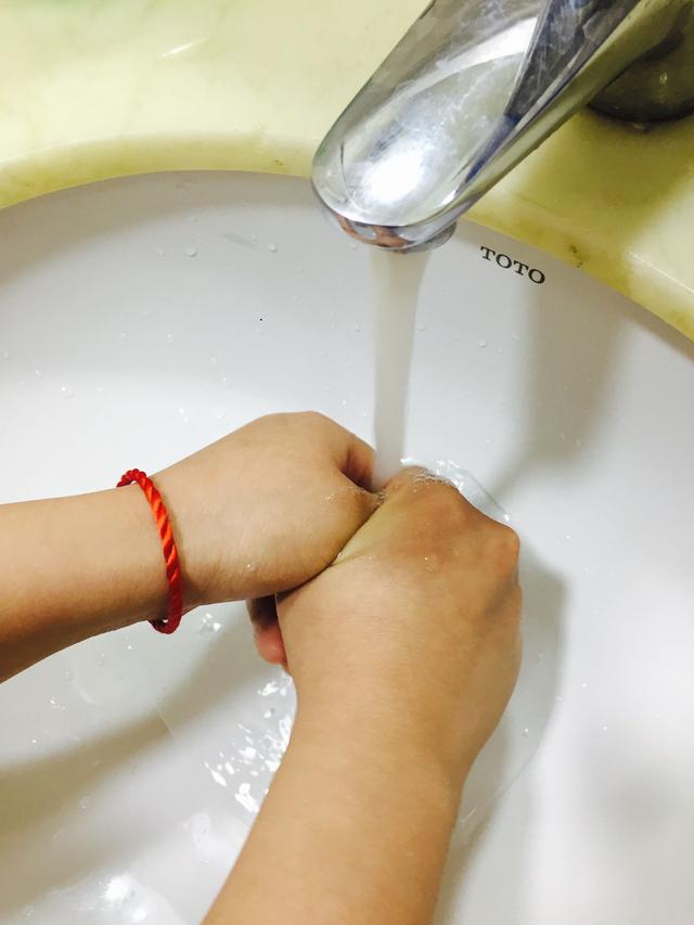 卫生间玻璃胶怎么处理,卫生间用了玻璃胶怎么清理