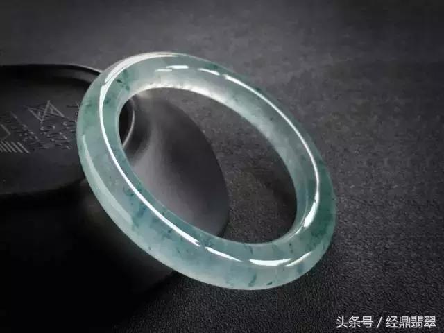 八万元买只假翡翠手镯，翠友为什么如此容易被碰瓷？