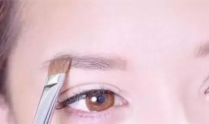 新手化妆入门必备品推荐,新手化妆必备化妆品性价比