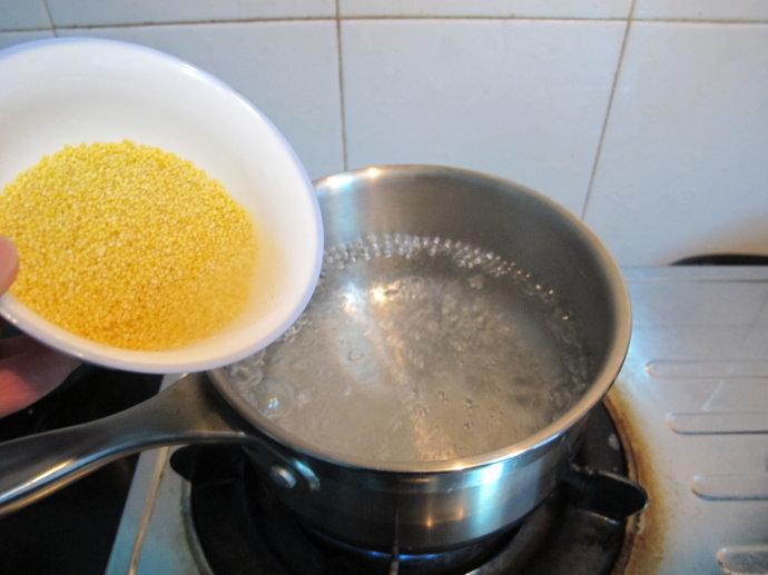 怎么熬小米粥商用,专门讨教了煮小米粥的秘诀