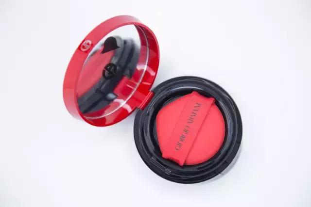 超级好用的人气气垫推荐给大家,这是我用过最好用的粉底配音