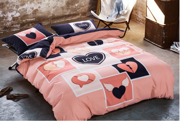 四件套床品搭配对比,床品四件套怎么选款式和卧室配