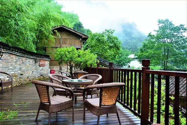 30年间从学徒到大师，46岁他隐居黄山脚下匠心造出2000㎡避世山居