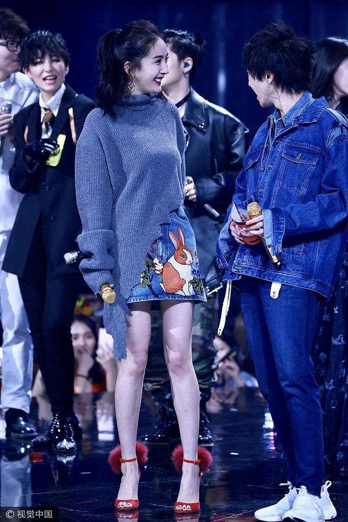 周冬雨夏季衣服穿搭,杨幂夏天穿搭风格