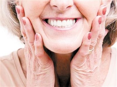 老人拔牙根后牙龈肿痛怎么办,牙龈萎缩牙根发炎牙疼拔牙