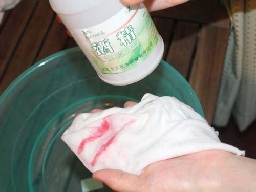 西瓜汁弄在衣服怎么办,西瓜汁弄到衣服上洗不干净怎么办