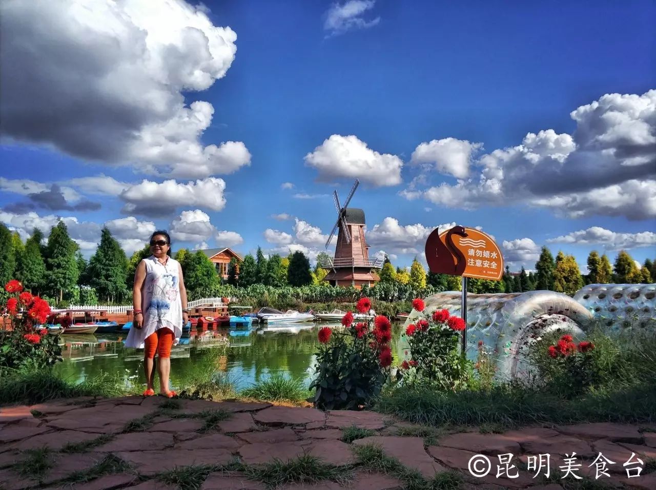 昆明捞鱼河公园万株野花如期绽放，国庆节踩烂2张共享单车也得去