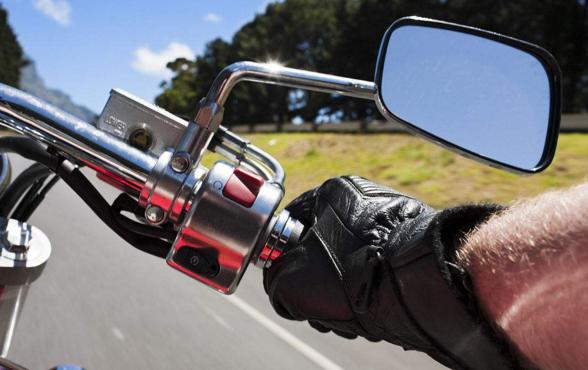 摩托车后视镜要不要关闭,摩托车后视镜不实用