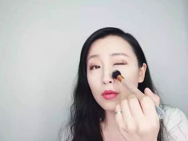 烘焙散粉的正确用法图解大全 (超级好用的控油散粉)