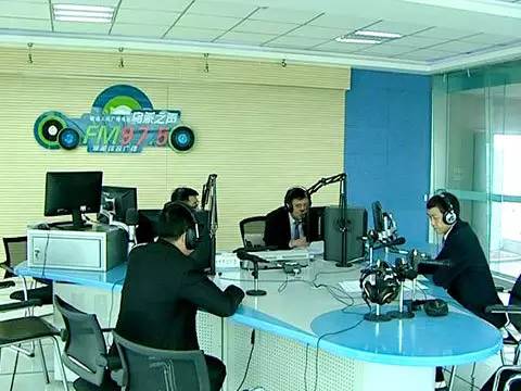 关注黑网吧怎么处理、黑户口怎么办？来看县长郑维江作客市广播电台“政风行风热线”回应关切解答热点