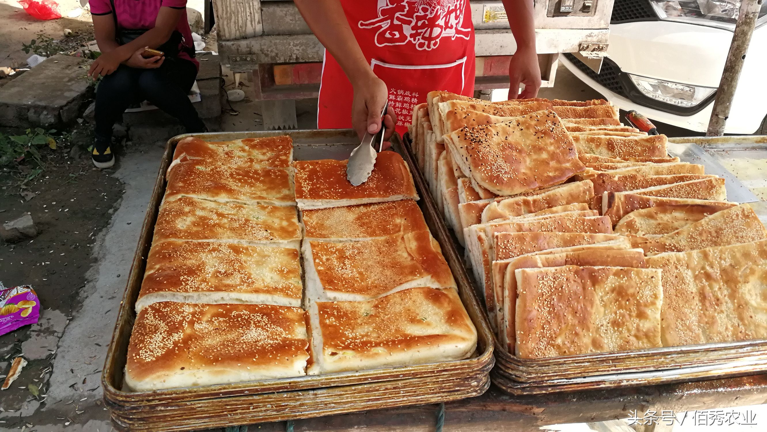 农村小伙在乡镇卖小吃生意惨淡,街头摆摊一个月能赚多少