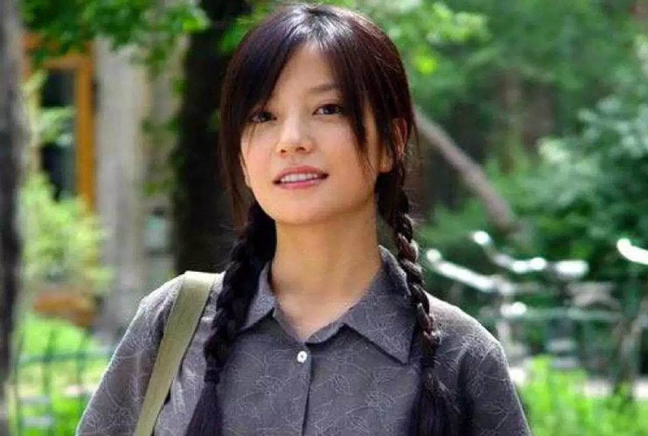 中餐厅1赵薇黄晓明周冬雨,周冬雨赵薇中餐厅同框被碾压