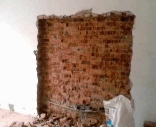 最简易隐形门电视背景墙,隐形门背景墙客厅一体木工能做吗