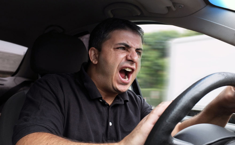 做到这四点完全不用买保险,四个必须要养成的开车好习惯