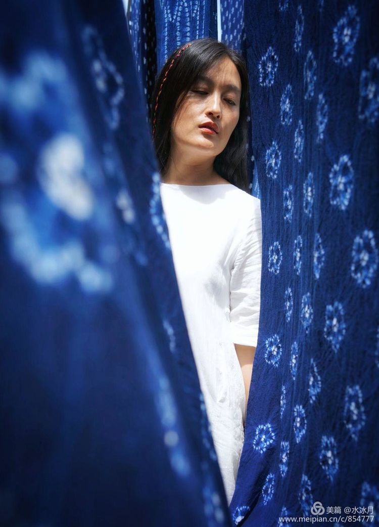 有一种蓝叫青花蓝,有一种颜色叫中国红