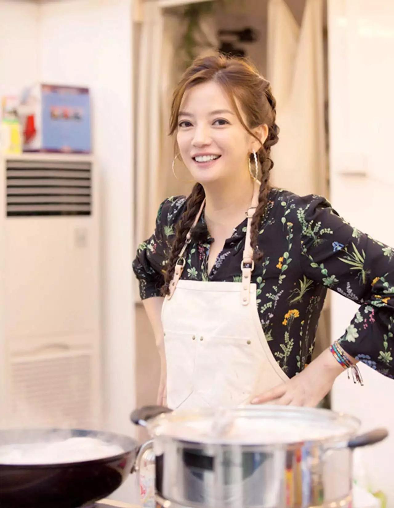 中餐厅1赵薇黄晓明周冬雨,周冬雨赵薇中餐厅同框被碾压