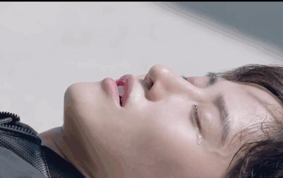 Mike秀人鱼线大长腿,还要撩鞠婧祎,这是励志版“蓝色大海”