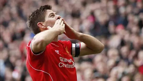 足球迎来了一个最让人遗憾的告别,足球那些感人的事