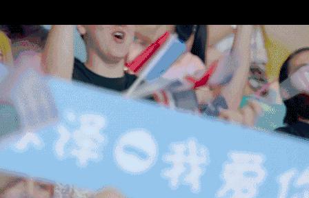 Mike秀人鱼线大长腿,还要撩鞠婧祎,这是励志版“蓝色大海”