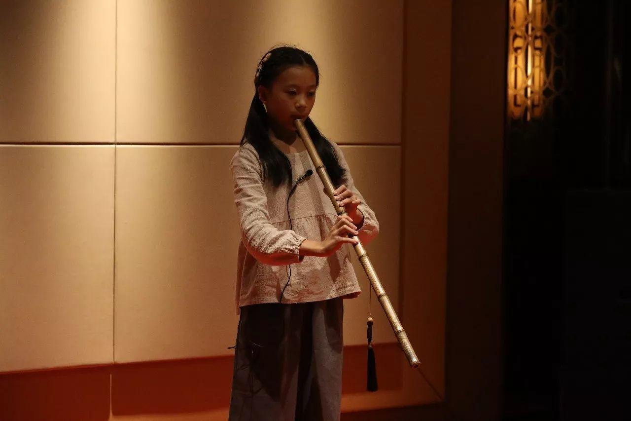 金风送爽同邀月下联,金风送爽迎中秋