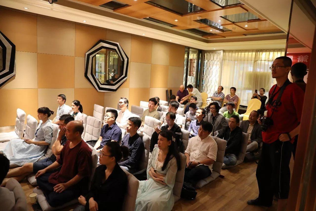 金风送爽同邀月下联,金风送爽迎中秋