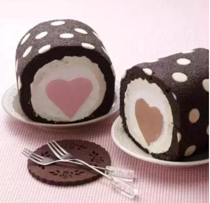 看着平平无奇的一款手卷蛋糕，切开以后却惊艳了时光！