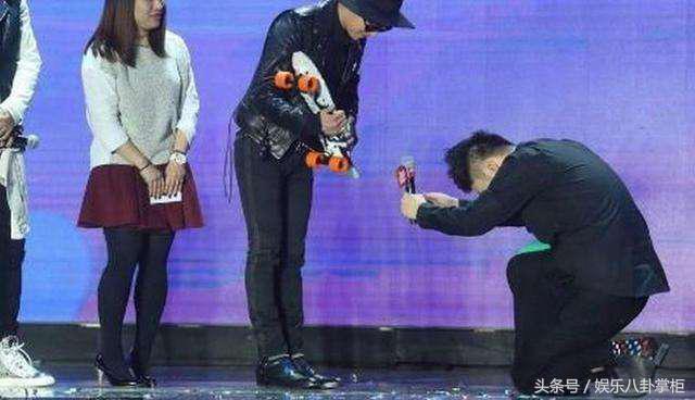 杜海涛在机场穿什么衣服,杜海涛机场同框