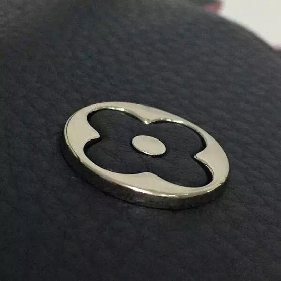 鉴定真假攻略LVCapucines手袋