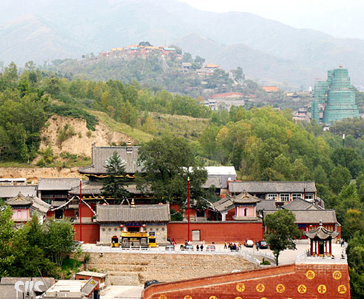 西藏文殊菩萨和五台山文殊菩萨,五台山文殊菩萨殿是文殊菩萨吗