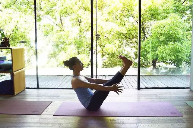 100个瘦肚子瑜伽动作图片,1小时纤腰瘦腹瑜伽视频