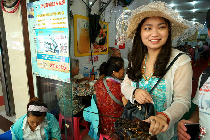 三亚天气一直显示下雨能去吗,十月中旬三亚天气下雨吗