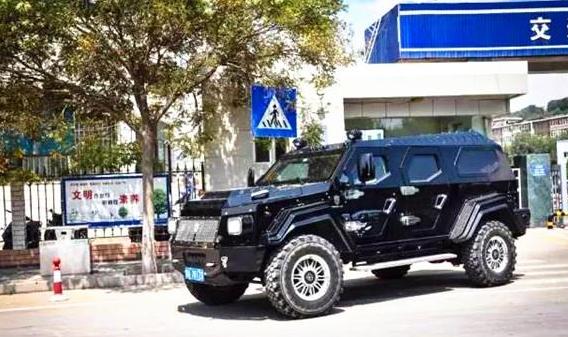 兰州首辆1500万豪车上牌!加一次油2000块!够吃一年拉面