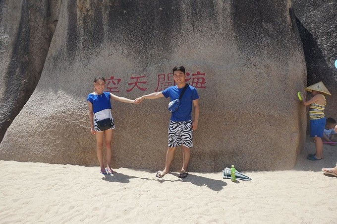 在三亚的沙滩上晒太阳,三亚海边晒太阳